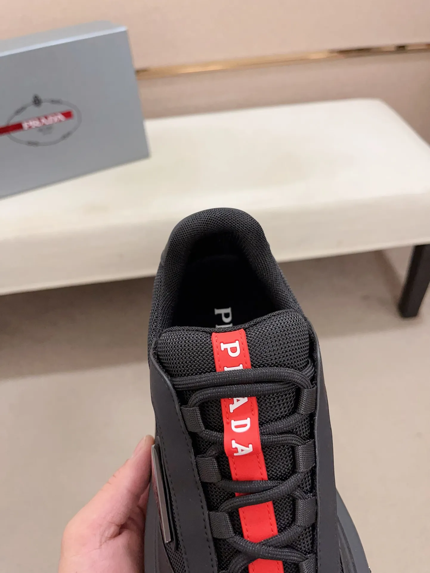 Men's shoes 💰 580💰 ✔️✔️✔️High-quality new PRADA counters are launched at the same time. The new men's shoes and 😘fabrics are selected from first-layer cowhide and are made by pure handicrafts. Lining: Full cowhide lining. 👍🏿 High-end ☄️ air-cushion molded anti-slip rubber outsole, exquisite lines, simple and elegant, comfortable and high-end for leisure travel. Code number: 38 to 44